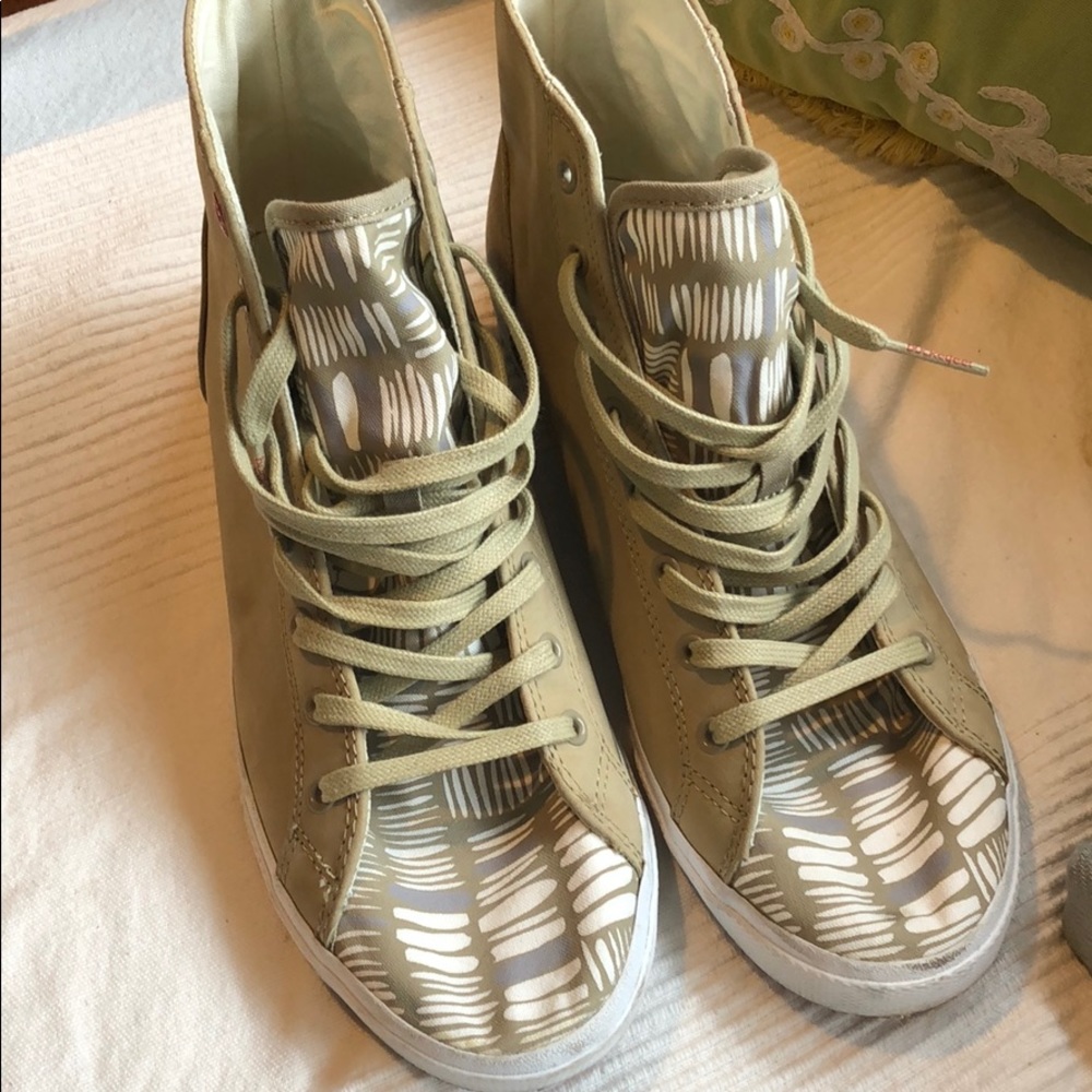 Cute Bucketfeet high tips